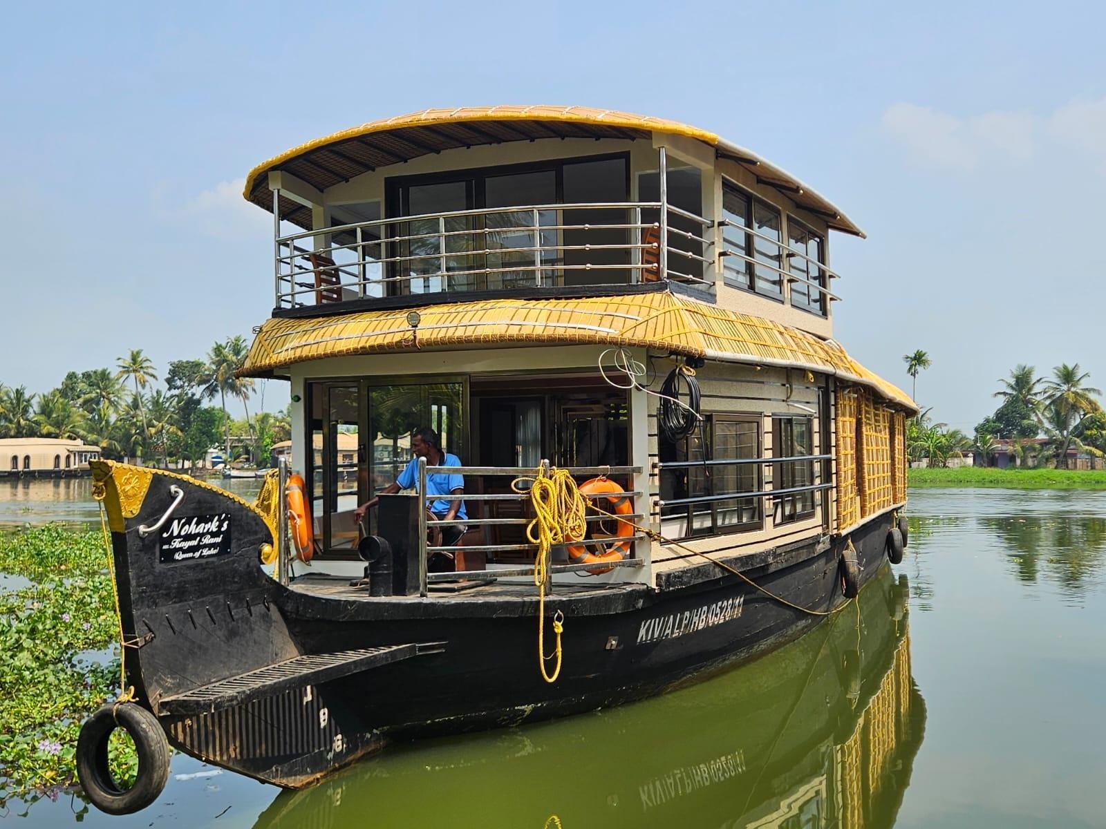 3 rooms Kayal Rani by Nohark house boats x Solis Nature