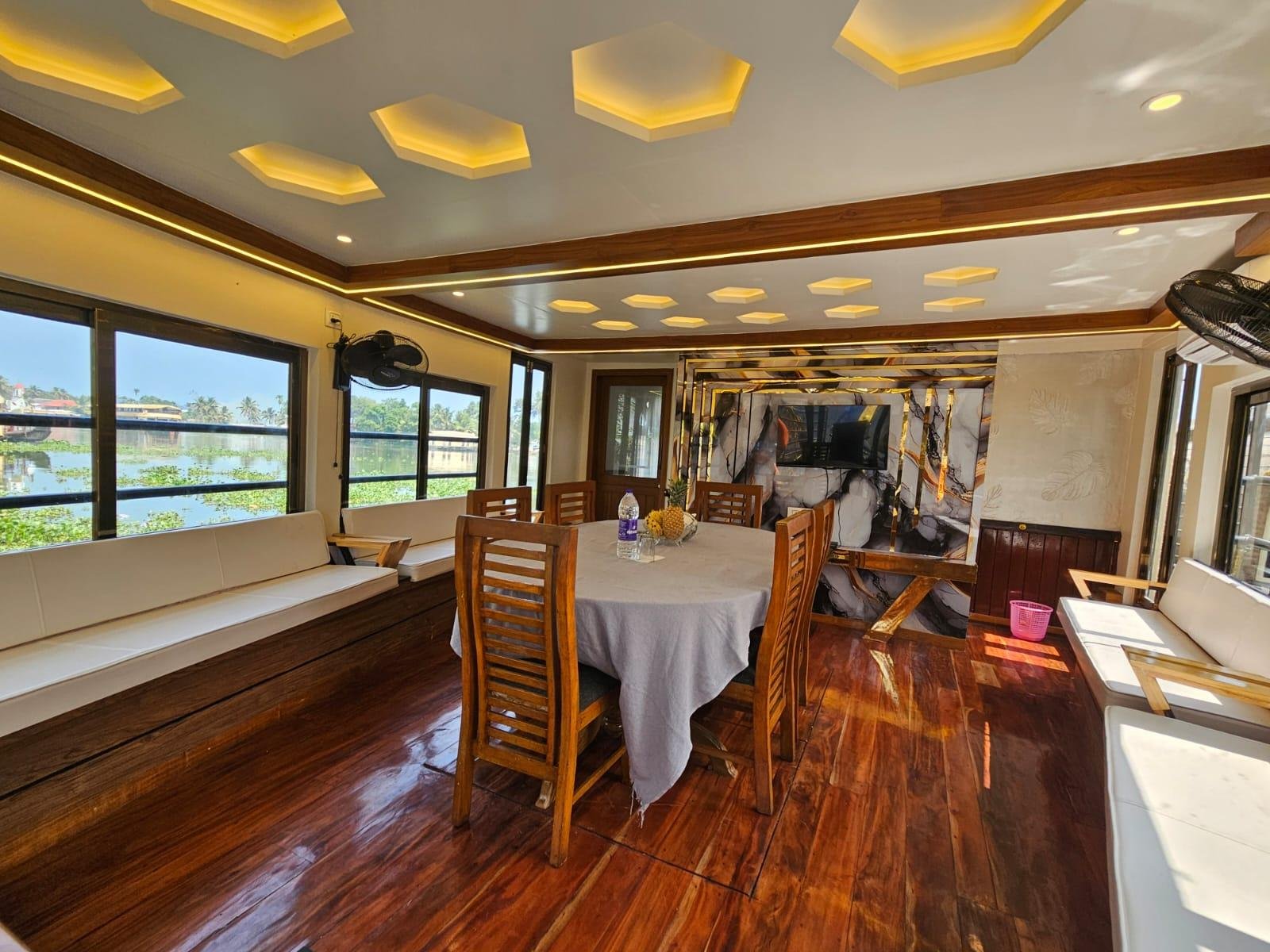 3 rooms Kayal Rani by Nohark house boats x Solis Nature