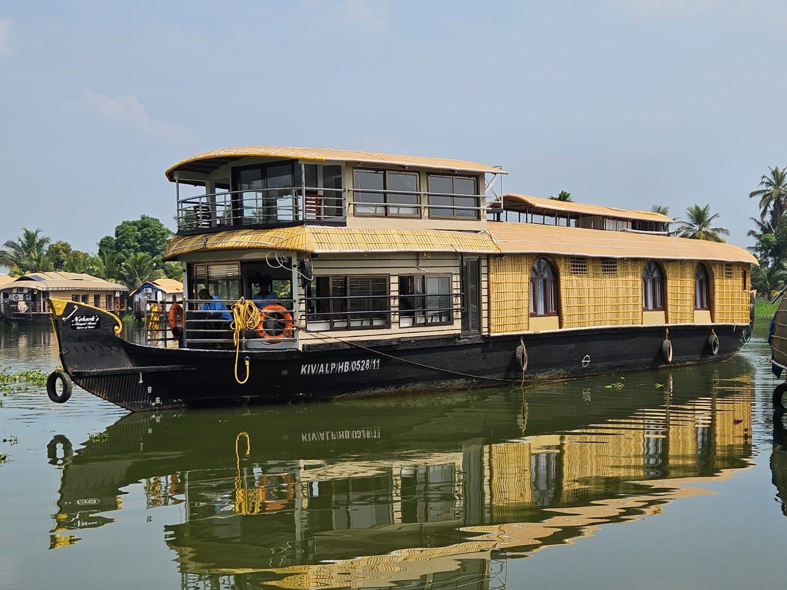 3 rooms Kayal Rani by Nohark house boats x Solis Nature