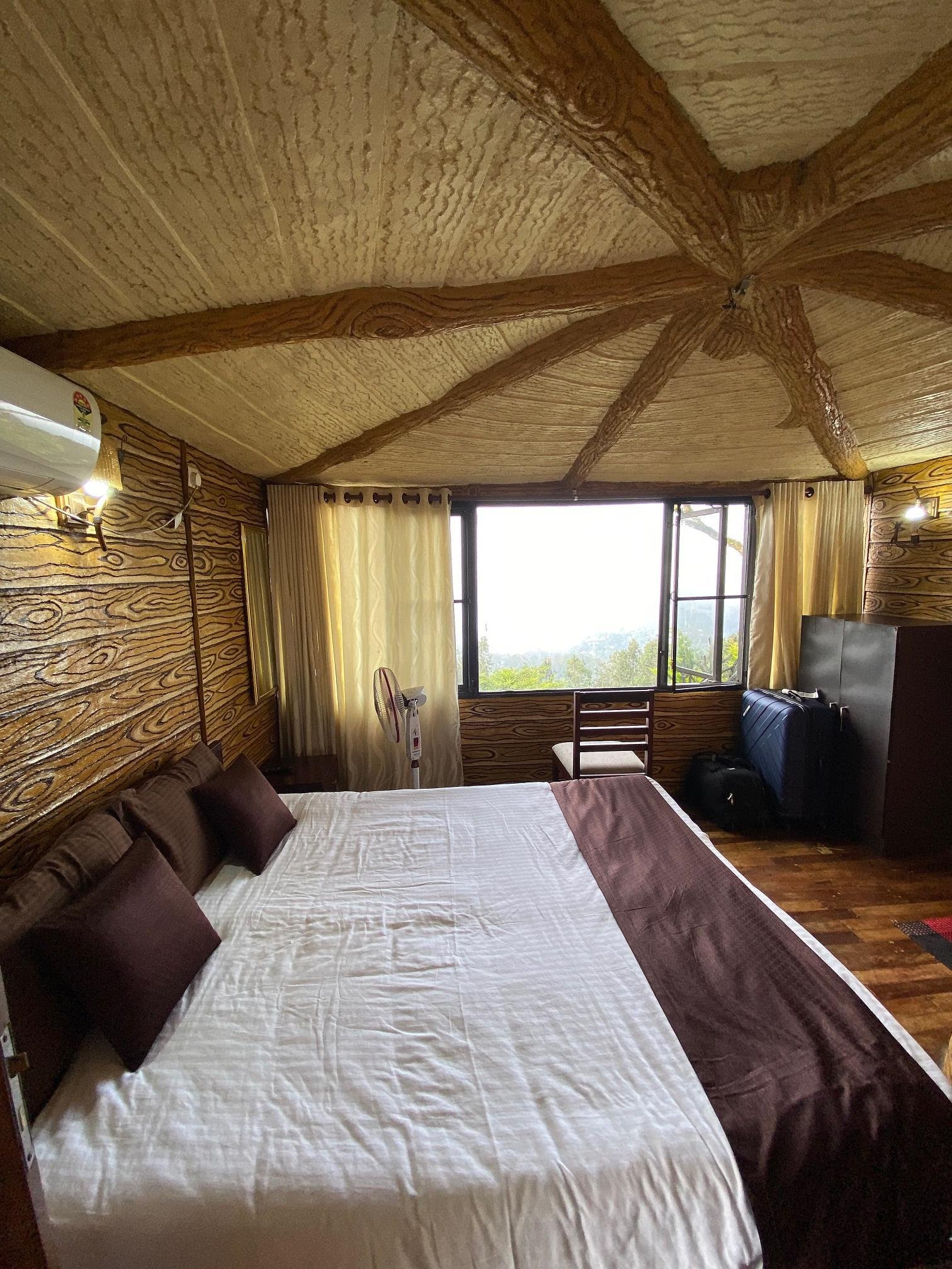 Estate Residency Tree House & Cave Room x Solis Nature