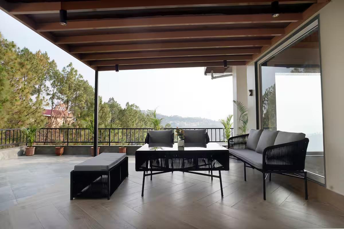 Scarlett Peaks with Theatre & Game Loung x Solis Nature