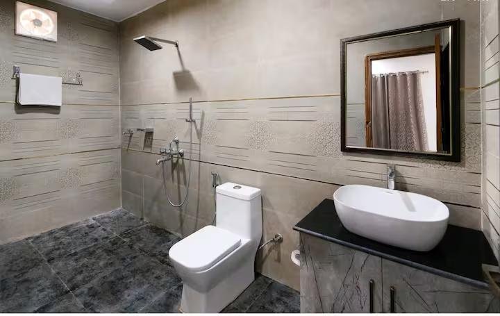 Farmhouse with pool in Noida x Solis Nature