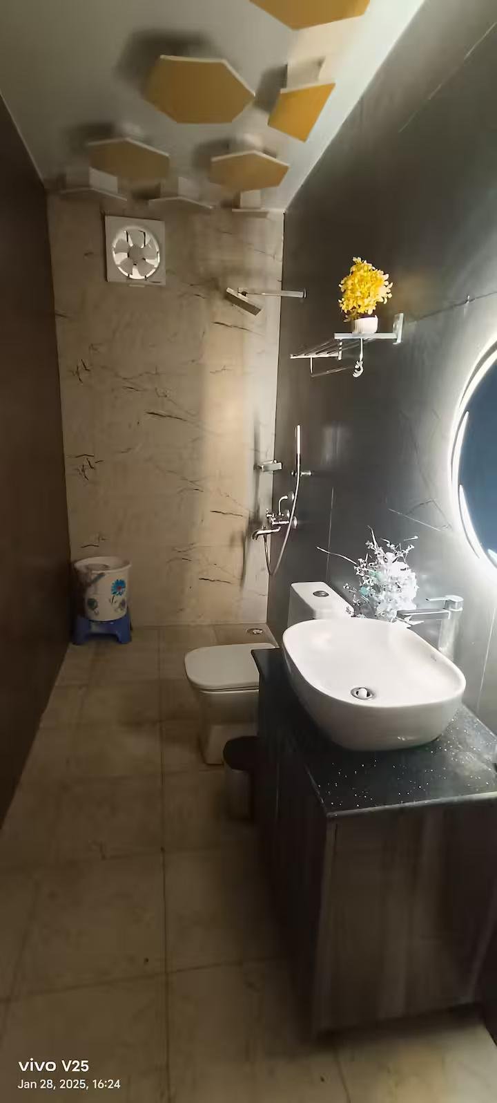 Farmhouse with pool in Noida x Solis Nature