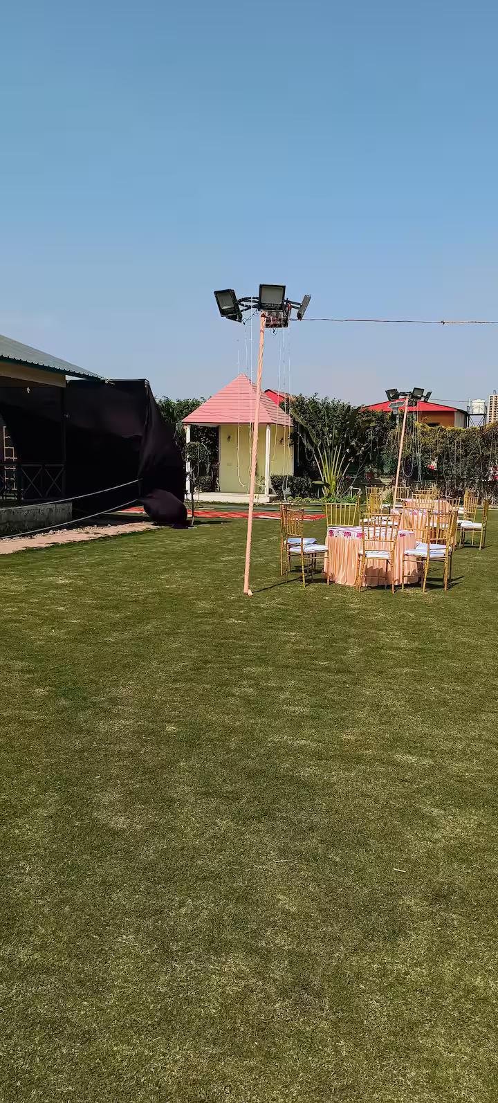 Farmhouse with pool in Noida x Solis Nature