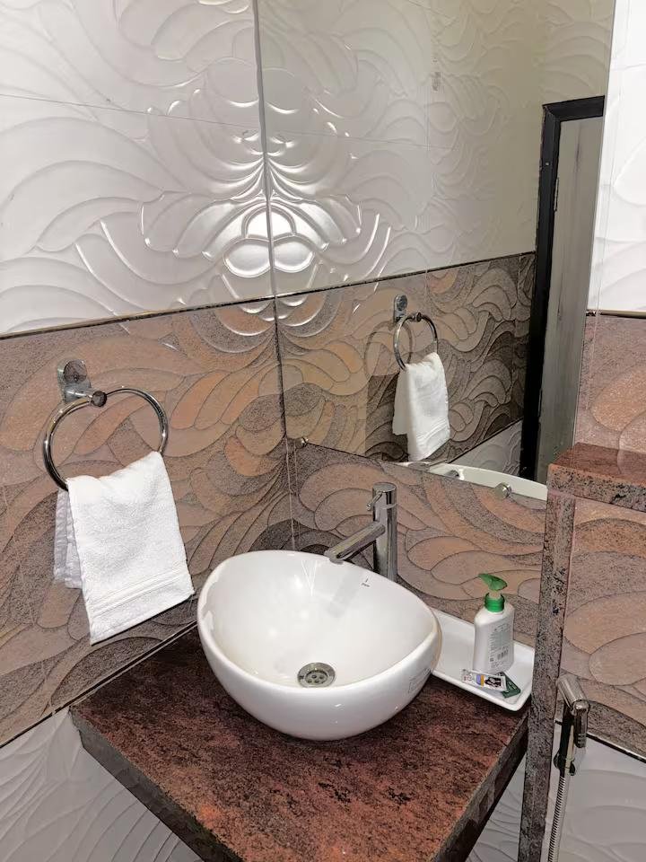R Cottage Studio Apartments x Solis Nature