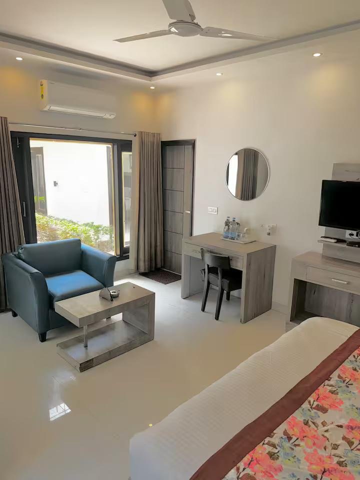 R Cottage Studio Apartments x Solis Nature