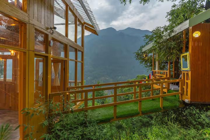 Evergreen Escape with Hot Tub x Solis Nature