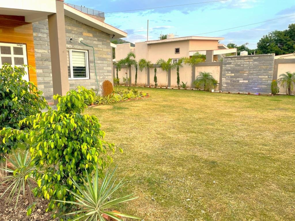 2BHK Private Villa with Pool x Solis Nature