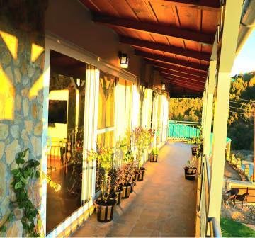 Highland Luxe Escape| 4BHK Mukteshwar x Solis Nature